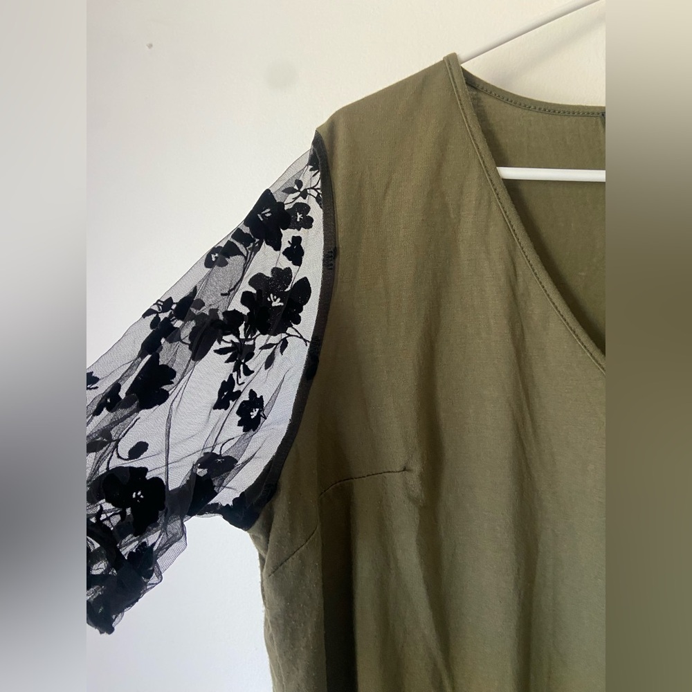 SHEIN Plus Floral Mesh Curve Green Sleeve Tee - Picture 5 of 9